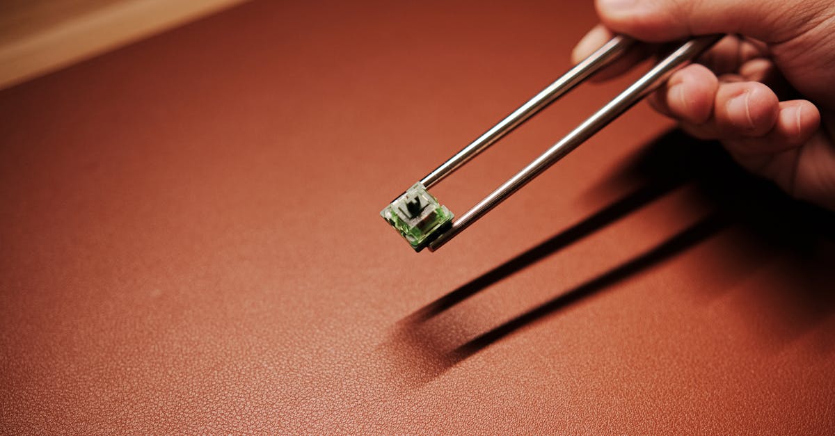 découvrez tout ce qu'il faut savoir sur le 'kill switch', un dispositif de sécurité essentiel qui permet de désactiver rapidement un appareil ou un système en cas d'urgence pour protéger vos données et votre matériel.
